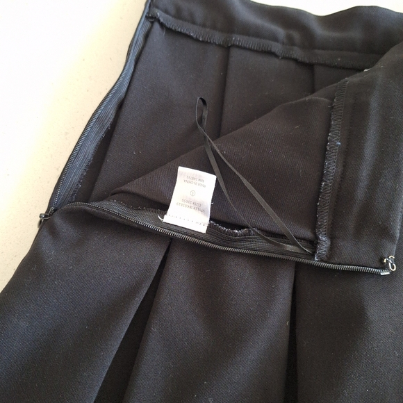 Blue Blush Ruffled, Black, High Waisted Short Skirt, Thick fabric, Barely worn - Picture 5 of 5